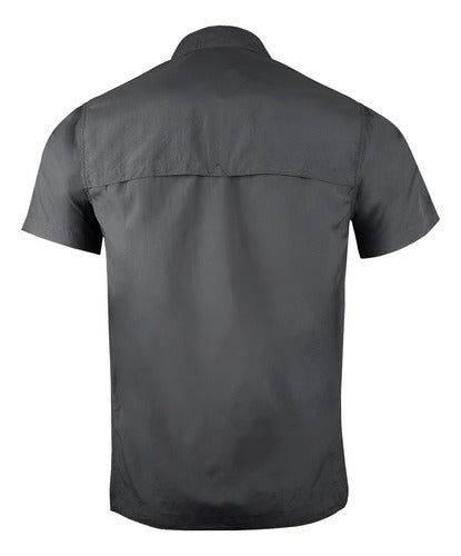 Gris oscuro