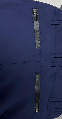 Azul oscuro