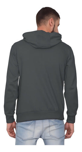 Gris oscuro
