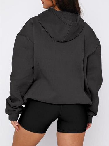Gris oscuro